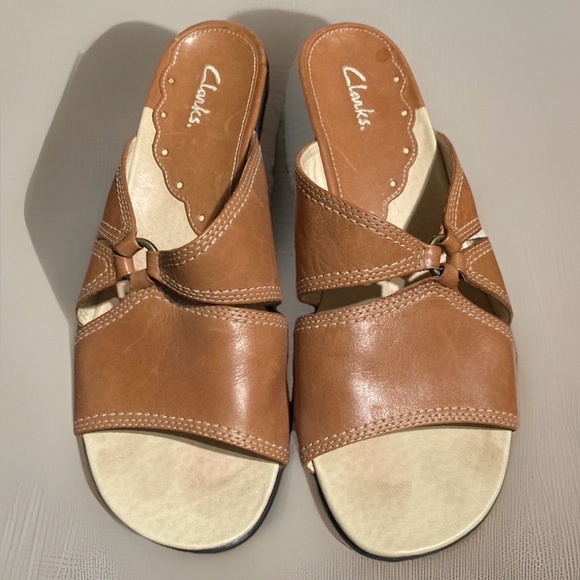 Clarks Artisan Collection Tan Leather Slip-On Wedge Sandals Size 8 - Picture 2 of 6